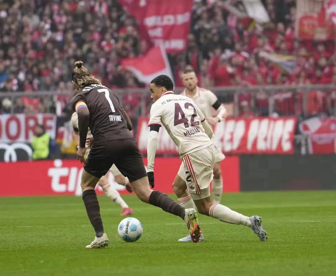 九游体育app-穆古鲁扎新星险胜表现突出，拜仁前途光明！赢得满堂喝彩(纳达尔穆古鲁扎)