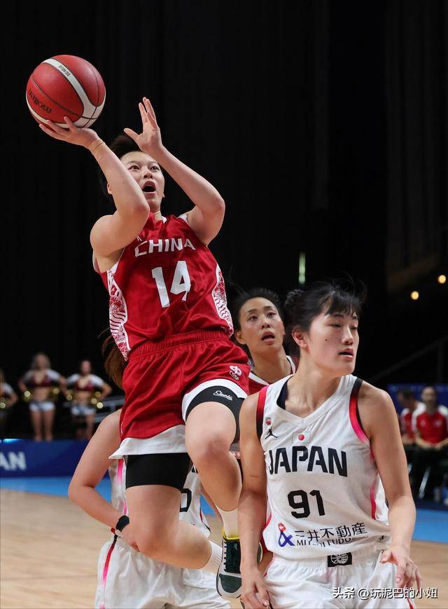 九游体育-大比分获胜引发热议！，阿扎伦卡在DWG比赛中出色发挥赛场气氛高涨的简单介绍